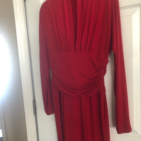 Plunge neck red dress - Picture 2 of 2
